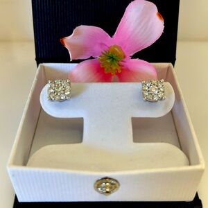 Beautiful White Gold round Diamond studs with 1.05 CT Diamonds 💎